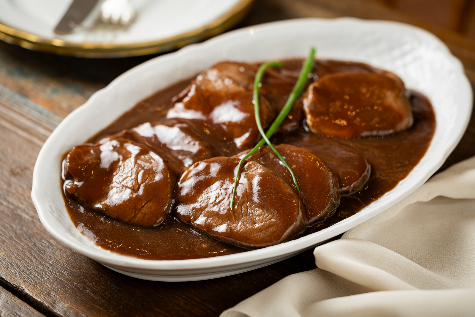 – Rosbife de filé mignon ao molho madeira